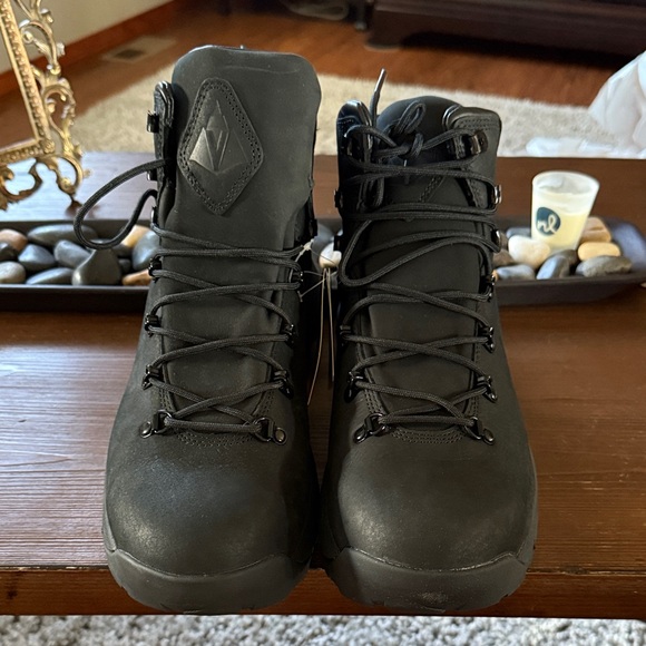 Vasque St. Elias Black Hiking Boots main image 8